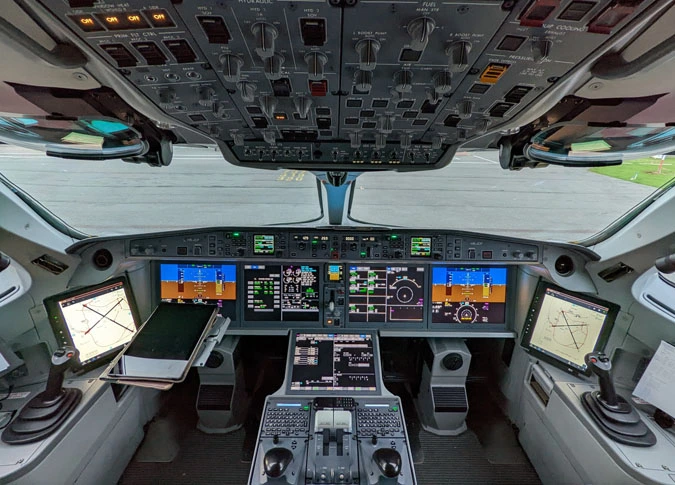 L'écran LCD s'applique aux avions, aux avions et aux parapentes